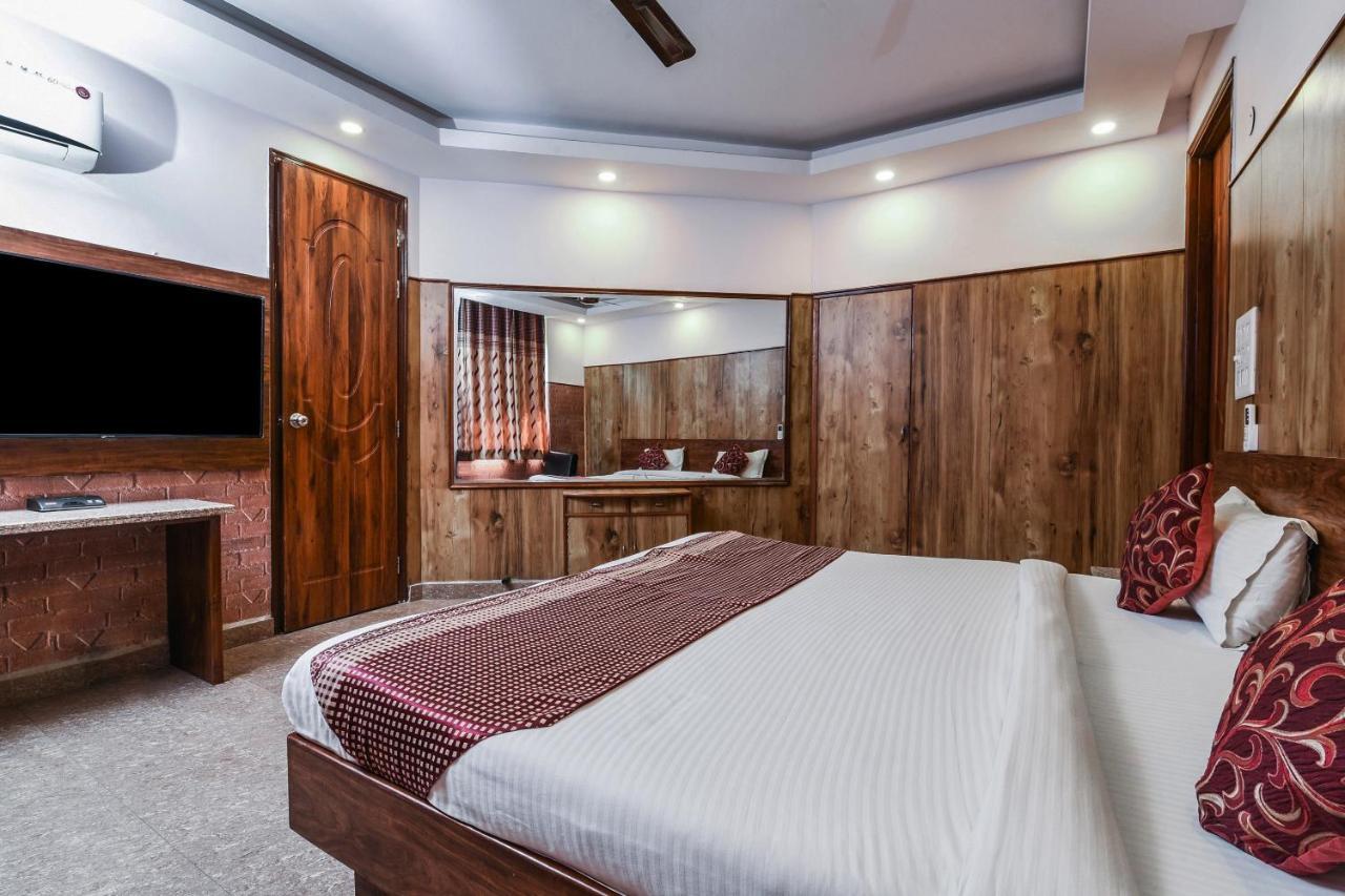 Hotel Dream Palace Laxmi Nagar ニューデリー エクステリア 写真