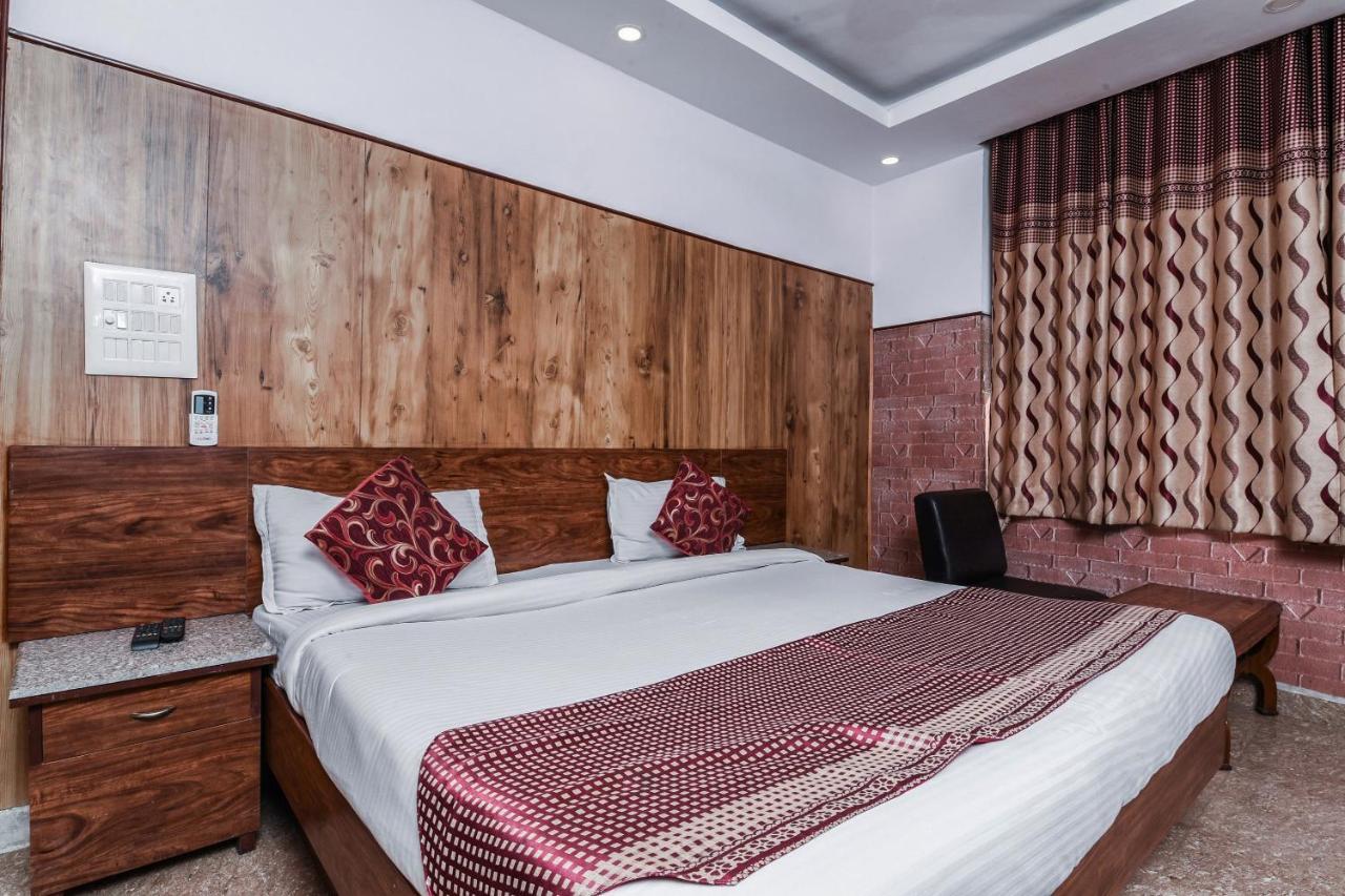Hotel Dream Palace Laxmi Nagar ニューデリー エクステリア 写真