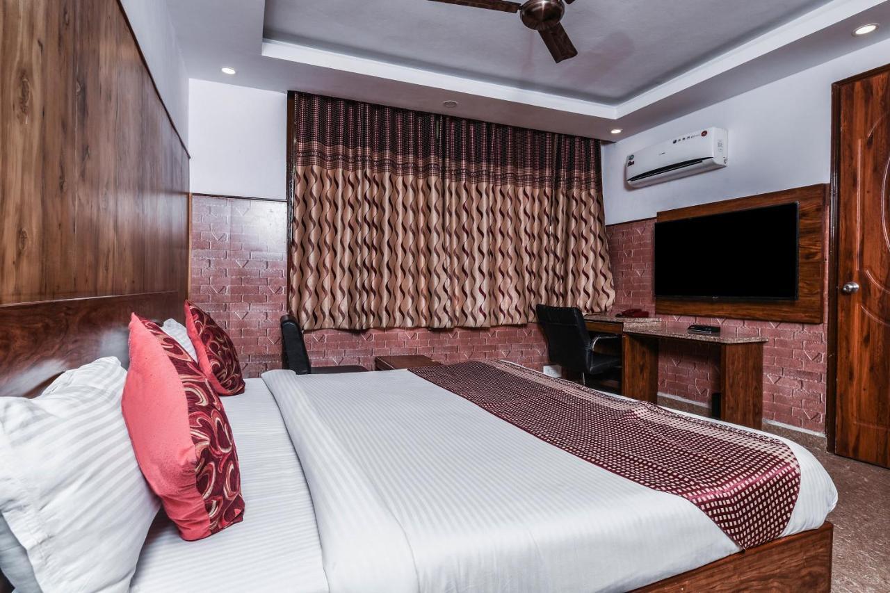 Hotel Dream Palace Laxmi Nagar ニューデリー エクステリア 写真