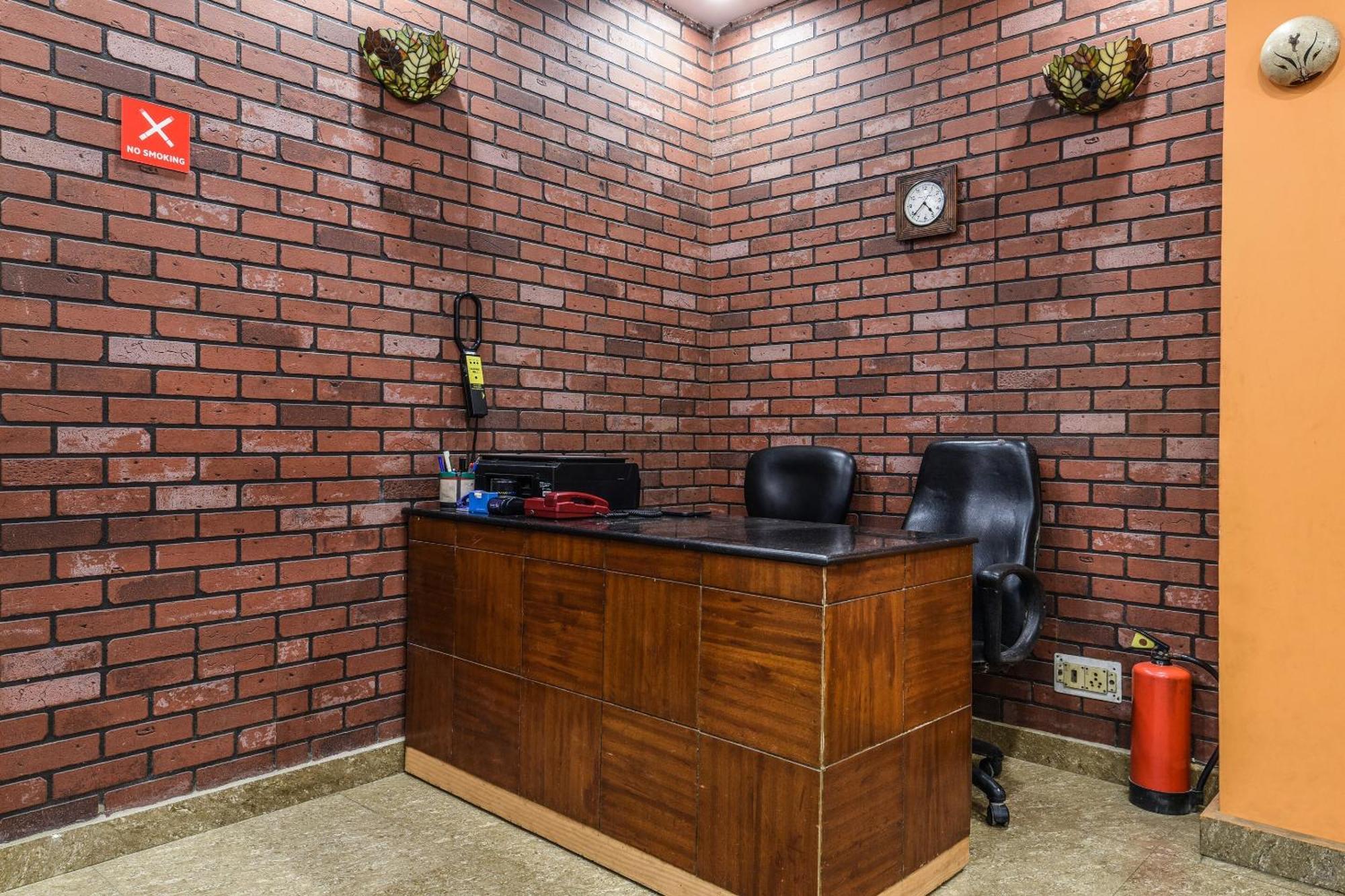 Hotel Dream Palace Laxmi Nagar ニューデリー エクステリア 写真